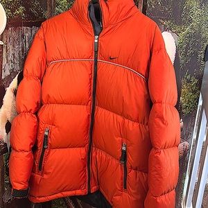 NIKE ORANGE PUFFY MEDIUM MENS COAT GENTLY USED